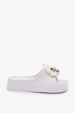 Klapki Damskie Piankowe Na Platformie Z Kokardką I Broszką Białe Marlize