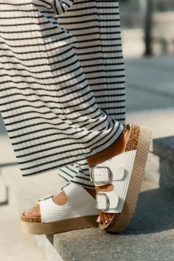 Klapki Damskie Platformie Z Klamrami Lee Cooper LCW-25-35-3496L Białe