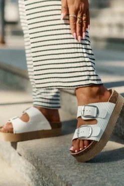 Klapki Damskie Platformie Z Klamrami Lee Cooper LCW-25-35-3496L Białe