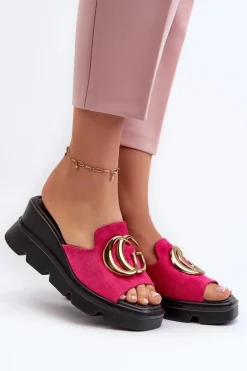Klapki Damskie Z Eko Zamszu Na Koturnie I Platformie Ze Złotą Ozdobą Vinceza 58295 Fuksja
