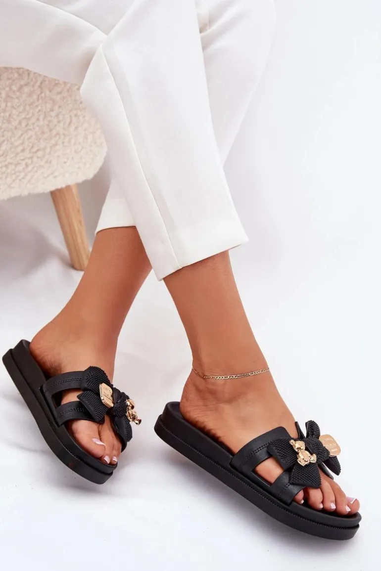 Klapki Damskie Z Kokardą I Złotą Broszką Czarne Lynara