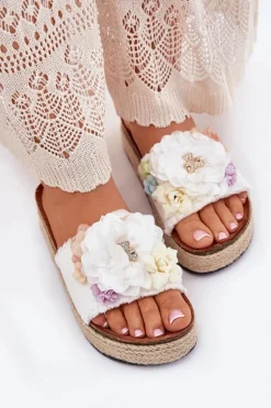 Klapki Damskie Z Kwiatami Platforma Z Plecionką Białe Zenvanis