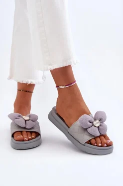 Klapki Damskie Z Ozdobą Na Niskiej Platformie Szare Cedrella