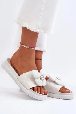 Klapki Damskie Z Ozdobą Na Niskiej Platformie Białe Cedrella