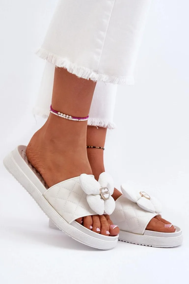 Klapki Damskie Z Ozdobą Na Niskiej Platformie Białe Cedrella