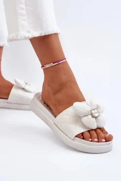 Klapki Damskie Z Ozdobą Na Niskiej Platformie Białe Cedrella