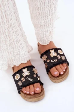 Klapki Damskie Ze Złotymi Przypinkami Na Platformie Czarne Rigasta