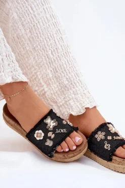 Klapki Damskie Ze Złotymi Przypinkami Na Platformie Czarne Rigasta