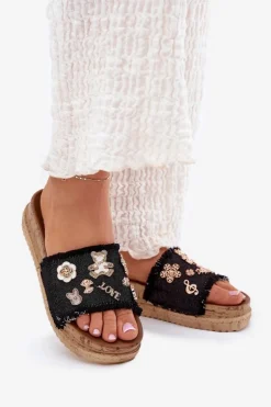 Klapki Damskie Ze Złotymi Przypinkami Na Platformie Czarne Rigasta