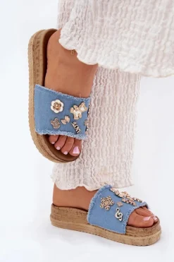 Klapki Damskie Ze Złotymi Przypinkami Na Platformie Niebieskie Rigasta