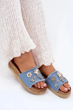 Klapki Damskie Ze Złotymi Przypinkami Na Platformie Niebieskie Rigasta