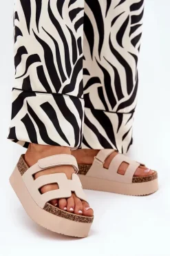 Klapki Na Masywnej Platformie Beżowe Daldiva