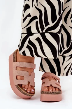 Klapki Na Masywnej Platformie Różowe Daldiva