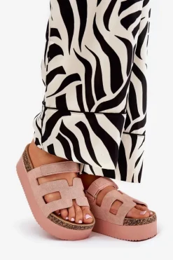 Klapki Na Masywnej Platformie Różowe Daldiva