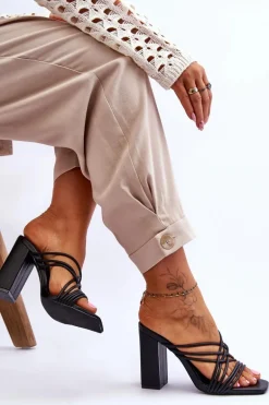 Klapki Na Obcasie Z Paseczkami Czarne Beckie