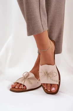 Klapki Na Płaskiej Podeszwie Z Ozdobną Kokardką Beżowe Deonelis