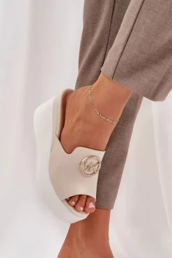 Klapki Na Platformie I Koturnie Z Ozdobą Jasnobeżowe Nanessia