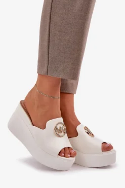 Klapki Na Platformie I Koturnie Z Ozdobą Białe Nanessia