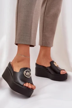 Klapki Na Platformie I Koturnie Z Ozdobą Czarne Nanessia