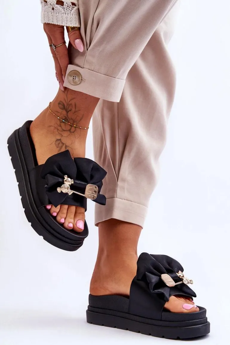Klapki Z Kokardą I Ozdobnym Misiem Czarne Suzy