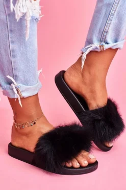 Klapki z Naturalnym Futerkiem Czarne Naturis