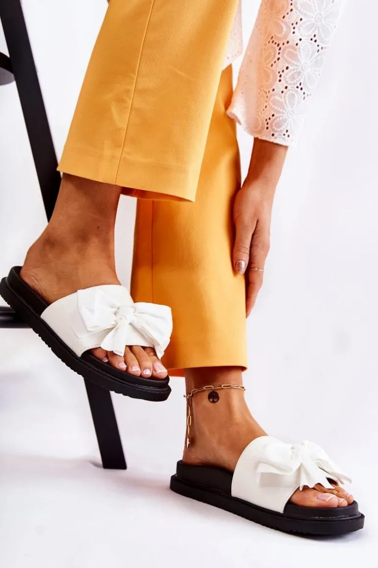 Klasyczne Damskie Klapki Skórzane Z Kokardą Białe Dessy