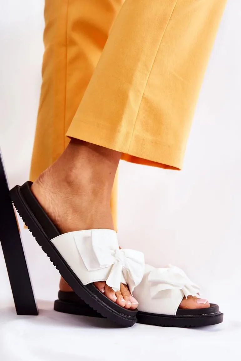 Klasyczne Damskie Klapki Skórzane Z Kokardą Białe Dessy