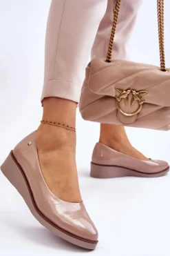 Klasyczne Lakierowane Czółenka Na Koturnie Czarne Paola