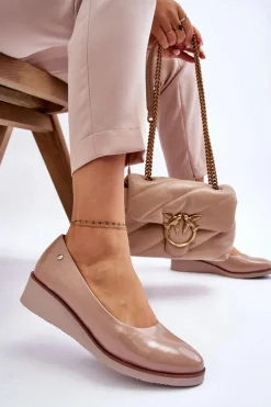 Klasyczne Lakierowane Czółenka Na Koturnie Czarne Paola