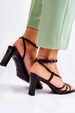 Klasyczne Lakierowane Sandały Na Obcasie Czarne Milani