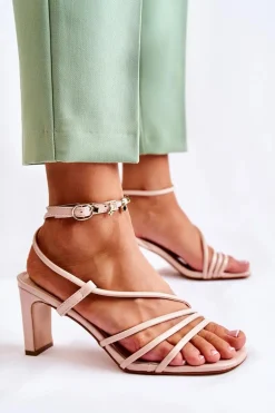 Klasyczne Lakierowane Sandały Na Obcasie Beżowe Milani