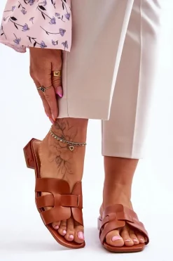 Klasyczne Skórzane Klapki Damskie Camel Fendy