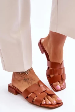 Klasyczne Skórzane Klapki Damskie Camel Fendy