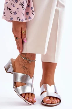 Klasyczne Skórzane Klapki Na Niskim Obcasie Srebrne Miley