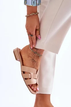 Klasyczne Skórzane Klapki Damskie Beżowe Fendy