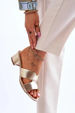 Klasyczne Skórzane Klapki Na Niskim Obcasie Złote Miley