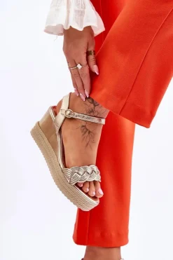 Klasyczne Skórzane Sandały Na Koturnie Złote Denisse