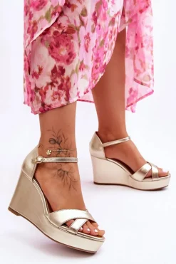 Klasyczne Skórzane Sandały Na Koturnie Złote Givana