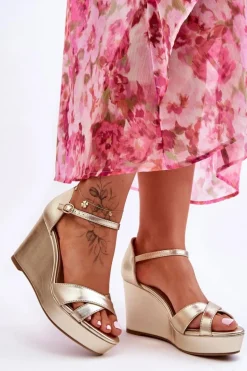 Klasyczne Skórzane Sandały Na Koturnie Złote Givana