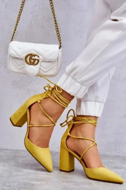 Klasyczne Wiązane Zamszowe Czółenka Żółte Lucira