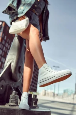 Klasyczne Wysokie Trampki Wiązane Białe Volterro