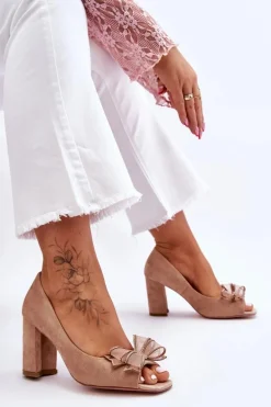 Klasyczne Zamszowe Czółenka Z Kokardą Beżowe Corey