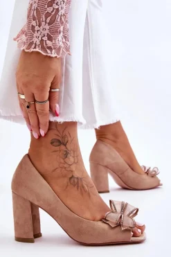 Klasyczne Zamszowe Czółenka Z Kokardą Beżowe Corey