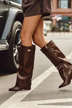 Kozaki Damskie Eko Skórzane Z Wywiniętą Cholewką Na Słupku Brązowe Avamora