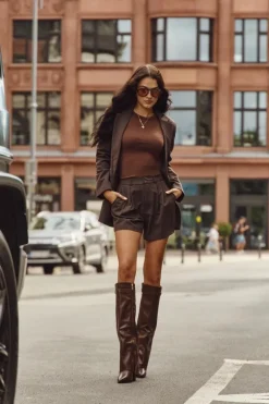 Kozaki Damskie Eko Skórzane Z Wywiniętą Cholewką Na Słupku Brązowe Avamora