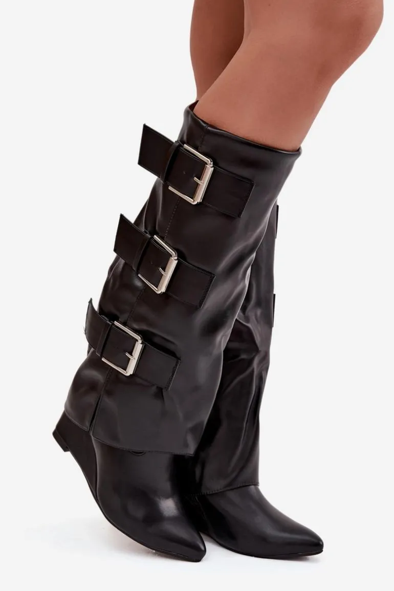 Kozaki Damskie Na Koturnie Z Wywiniętą Cholewką I Srebrnymi Klamrami Czarne Sarisse