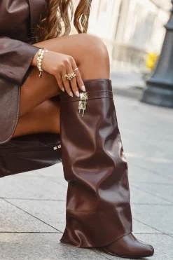 Kozaki Damskie Na Koturnie Z Paskiem I Srebrnym Detalem Eko Skórzane Brązowe Korivelle