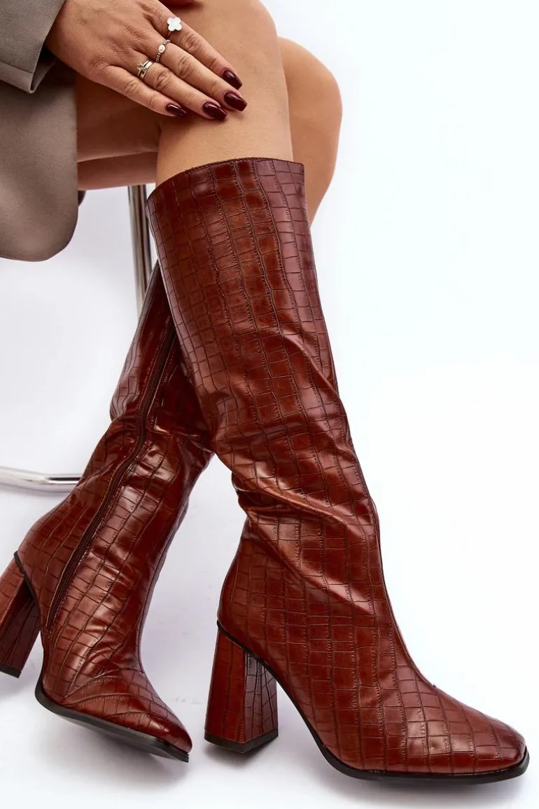 Kozaki Damskie Na Słupku Z Ozdobnym Tłoczeniem Brązowe Vabaria