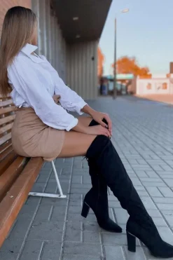 Kozaki Damskie Na Słupku Zamszowe Czarne Monleek