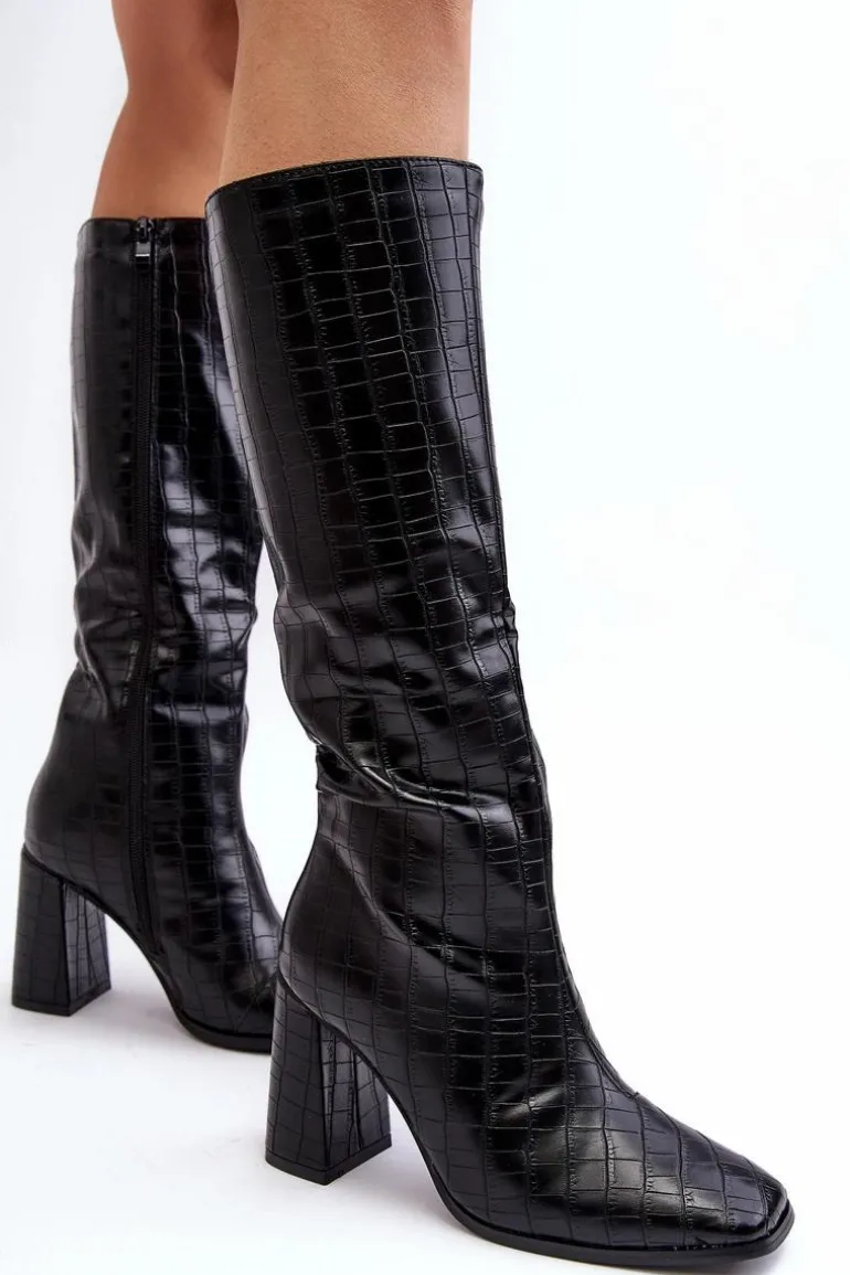 Kozaki Damskie Na Słupku Z Ozdobnym Tłoczeniem Czarne Vabaria